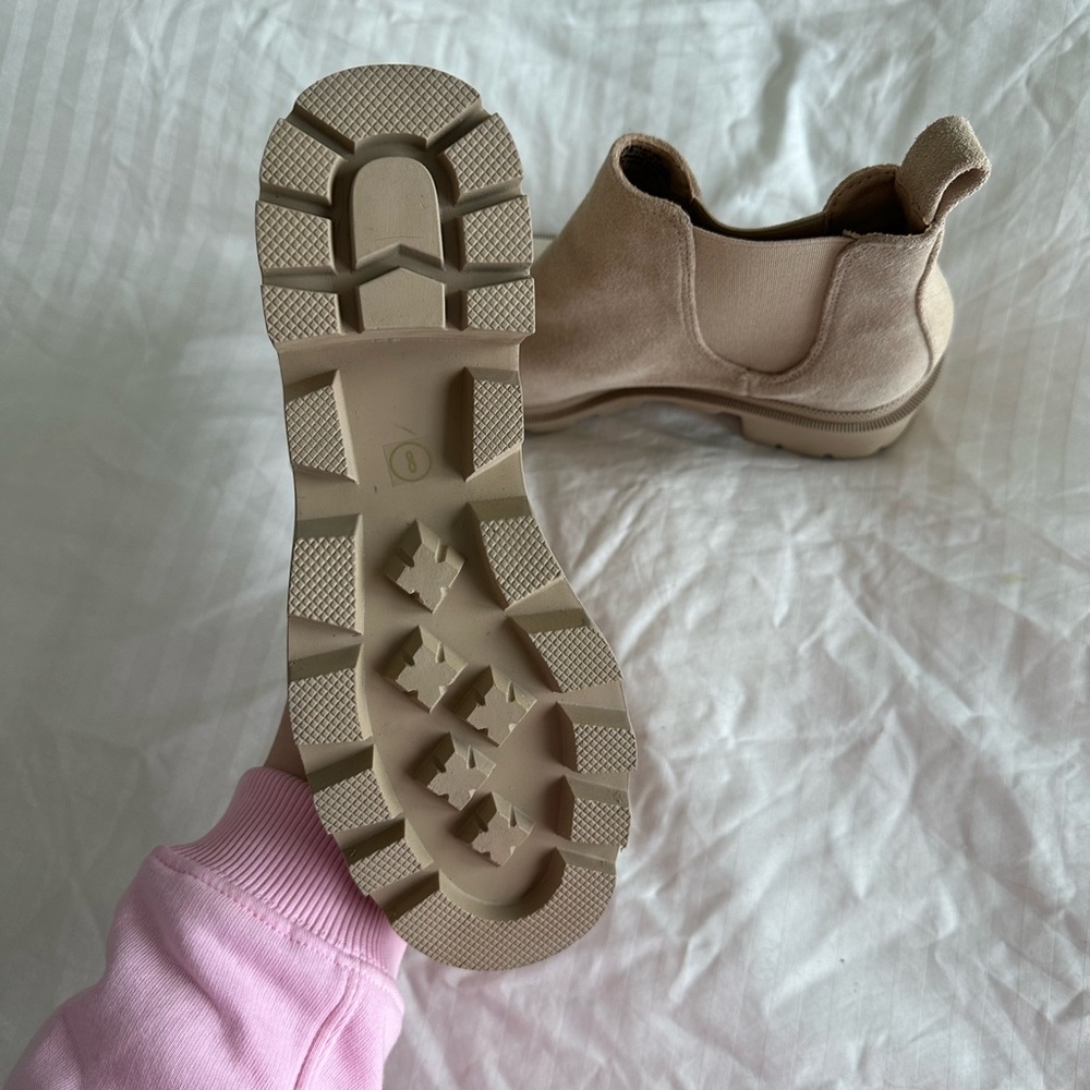 Chelsea Boots - Picture 6 of 7